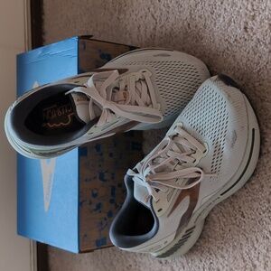 Brooks Adrenaline 23 GTS